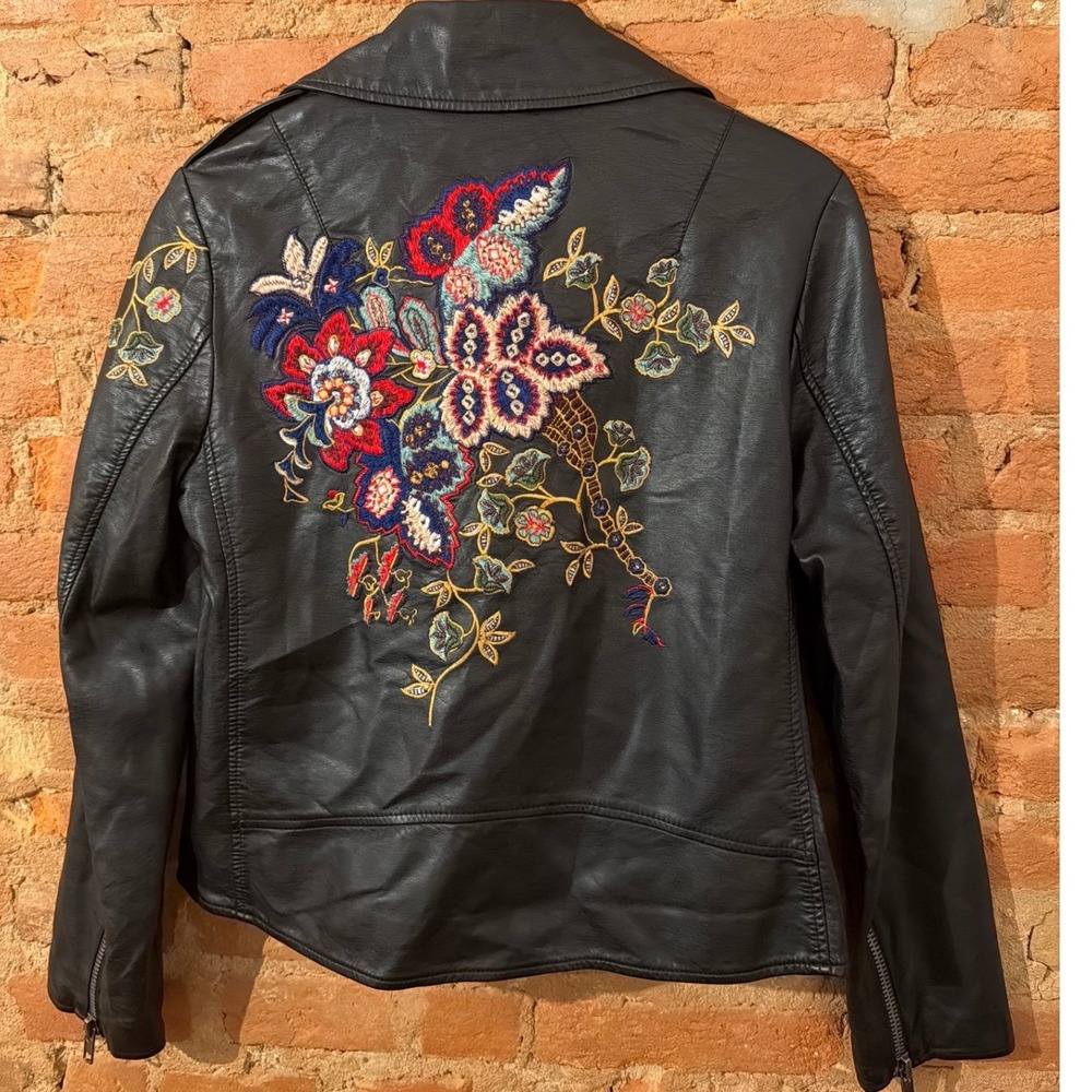 V Cristina Womens Black Faux Leather Floral Embroidered Moto Biker Jacket Size M - Picture 4 of 6